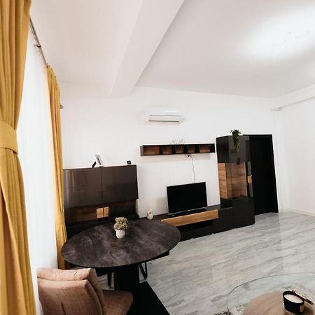 Luxury Cozy Apartments - City Center Suceava Bagian luar foto