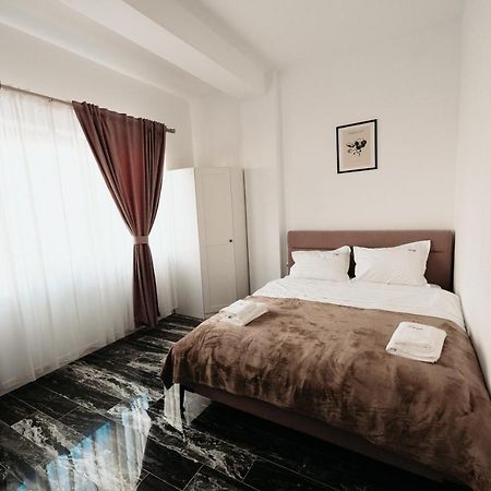Luxury Cozy Apartments - City Center Suceava Bagian luar foto
