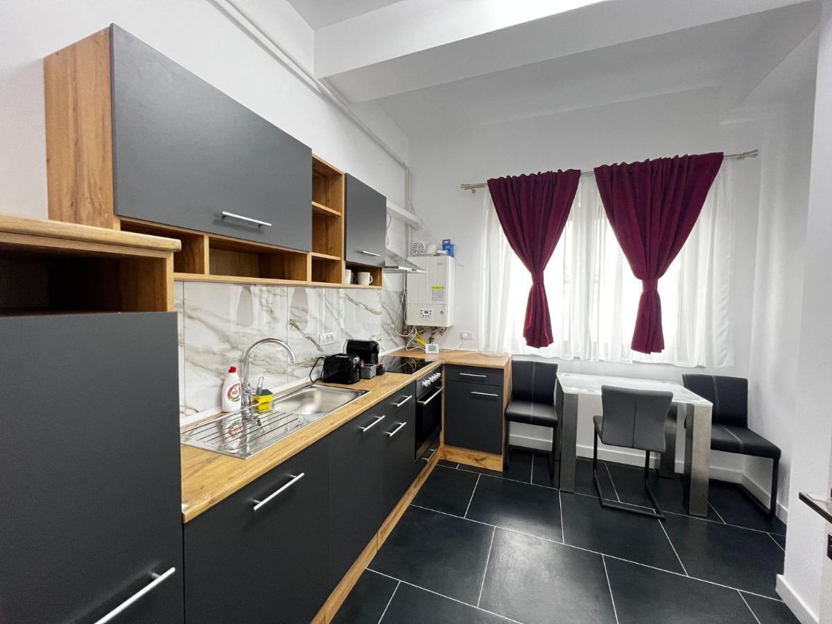 Luxury Cozy Apartments - City Center Suceava Bagian luar foto