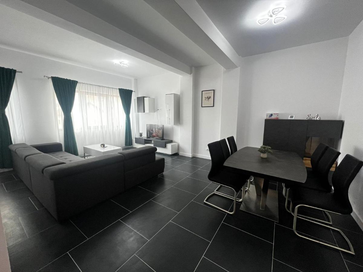 Luxury Cozy Apartments - City Center Suceava Bagian luar foto