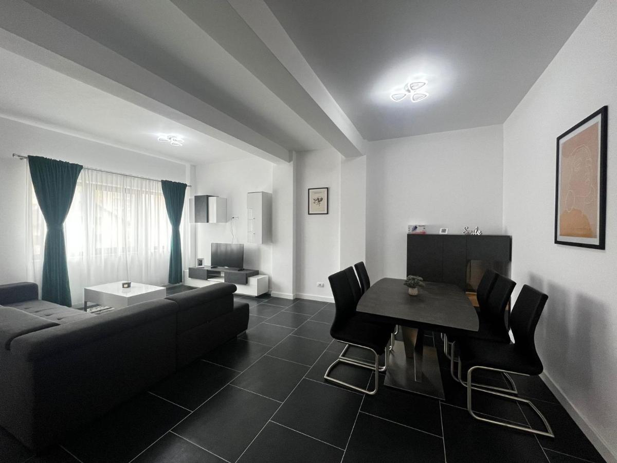 Luxury Cozy Apartments - City Center Suceava Bagian luar foto