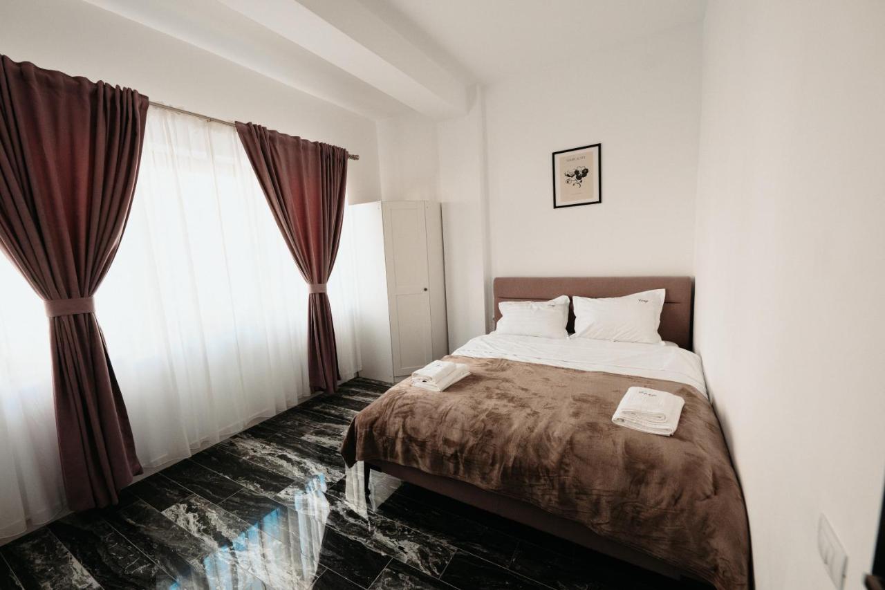 Luxury Cozy Apartments - City Center Suceava Bagian luar foto