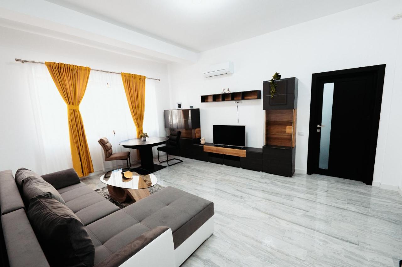 Luxury Cozy Apartments - City Center Suceava Bagian luar foto