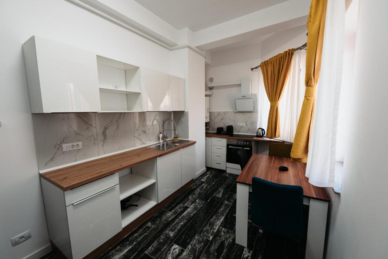 Luxury Cozy Apartments - City Center Suceava Bagian luar foto
