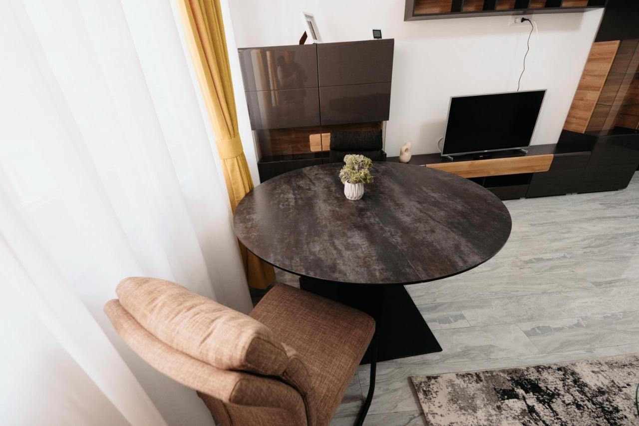 Luxury Cozy Apartments - City Center Suceava Bagian luar foto