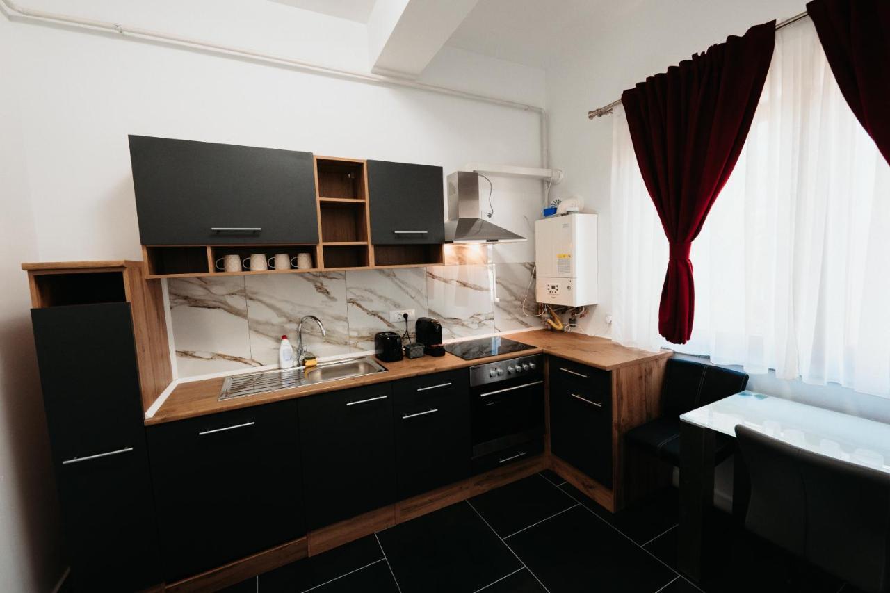 Luxury Cozy Apartments - City Center Suceava Bagian luar foto