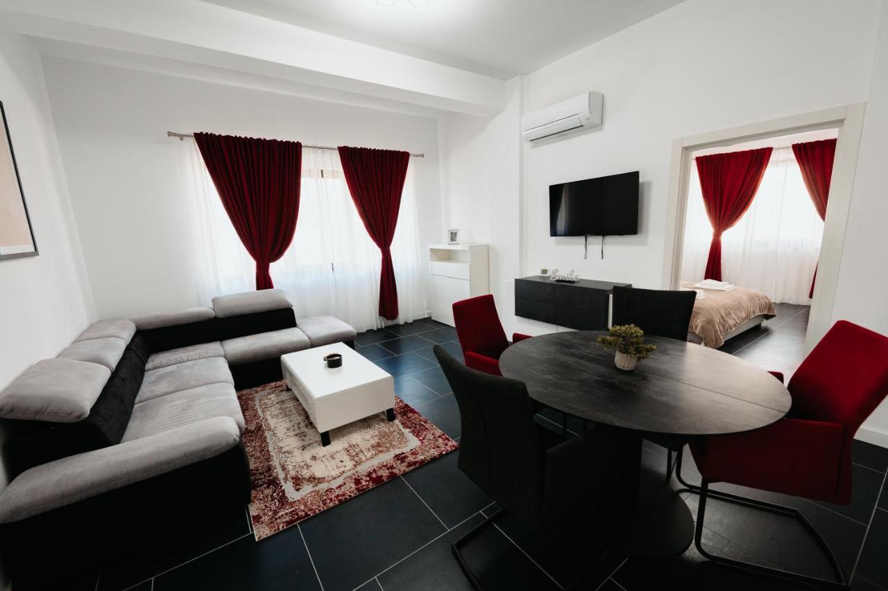 Luxury Cozy Apartments - City Center Suceava Bagian luar foto