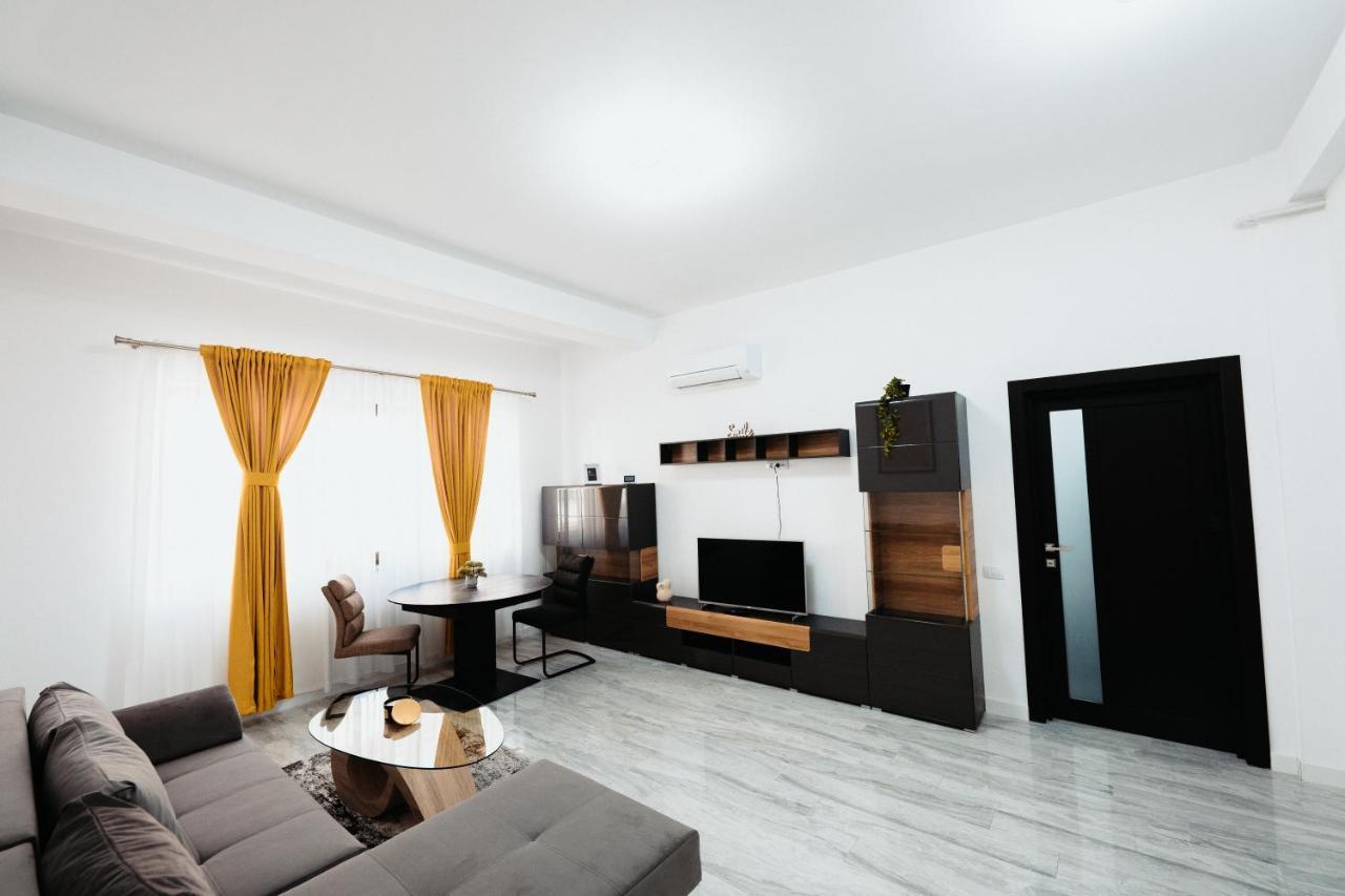 Luxury Cozy Apartments - City Center Suceava Bagian luar foto