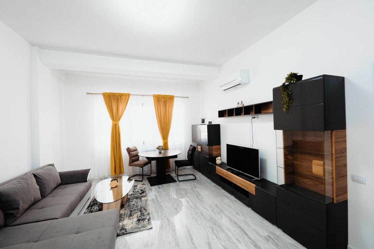 Luxury Cozy Apartments - City Center Suceava Bagian luar foto