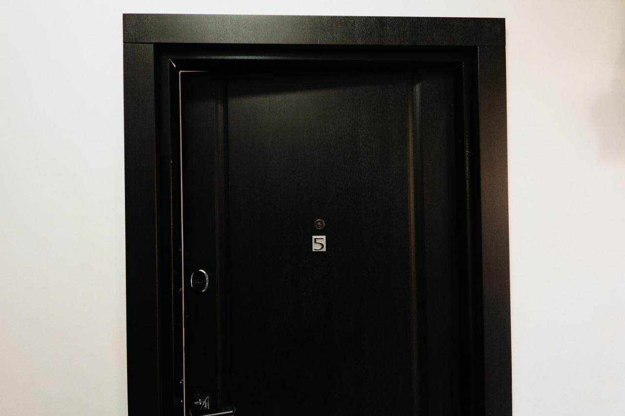 Luxury Cozy Apartments - City Center Suceava Bagian luar foto