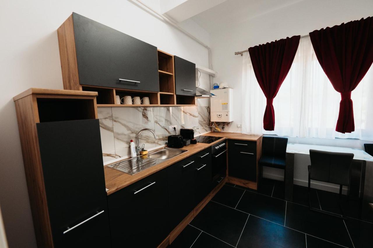 Luxury Cozy Apartments - City Center Suceava Bagian luar foto