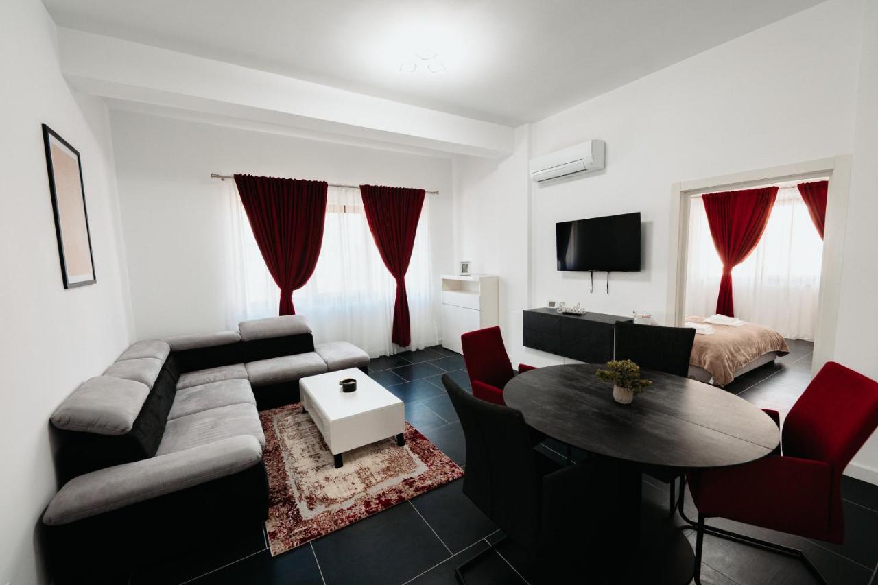 Luxury Cozy Apartments - City Center Suceava Bagian luar foto