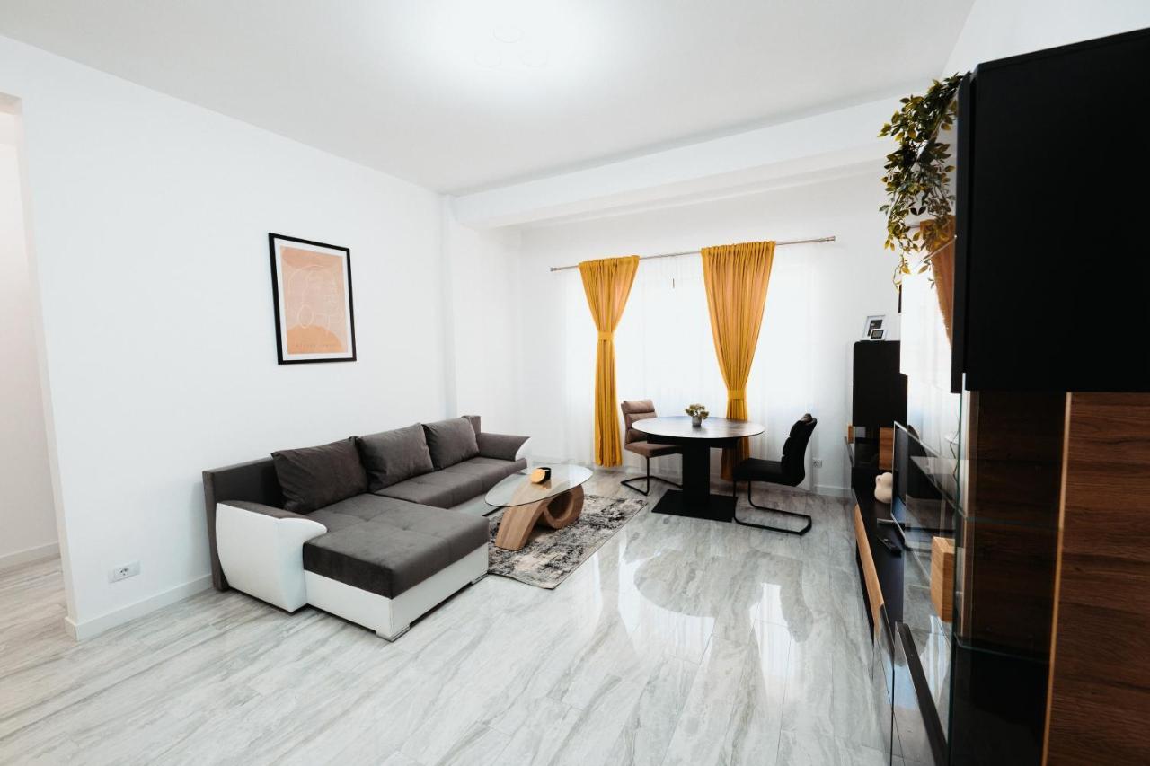Luxury Cozy Apartments - City Center Suceava Bagian luar foto