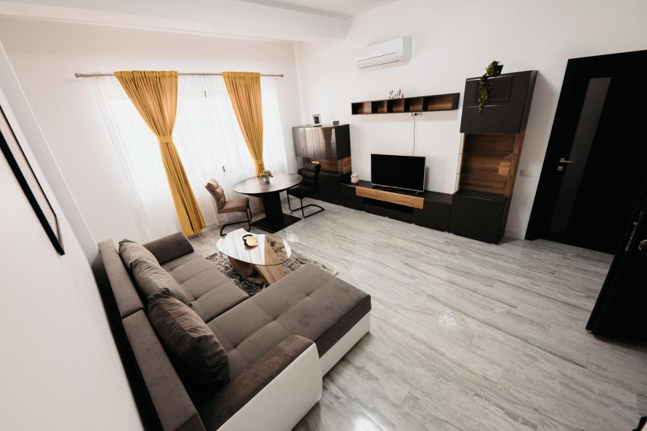 Luxury Cozy Apartments - City Center Suceava Bagian luar foto