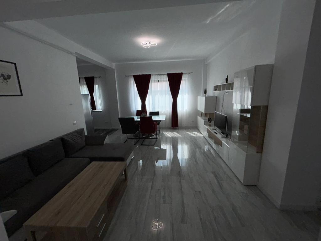 Luxury Cozy Apartments - City Center Suceava Bagian luar foto